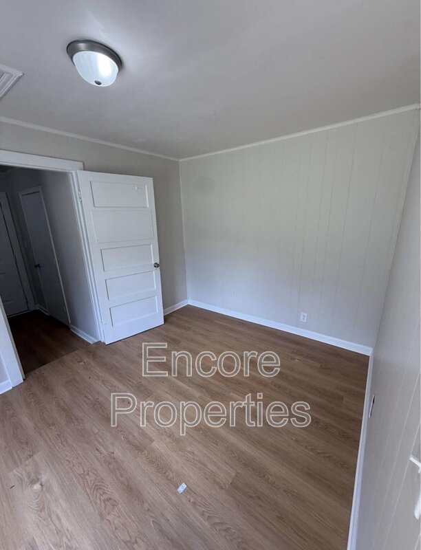 Renovated 1 bedroom apartment in the heart of Scotland Neck. Ready for new tenant! property image
