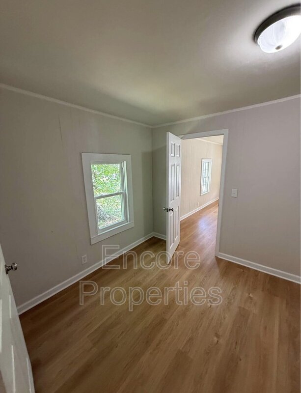 Renovated 1 bedroom apartment in the heart of Scotland Neck. Ready for new tenant! property image