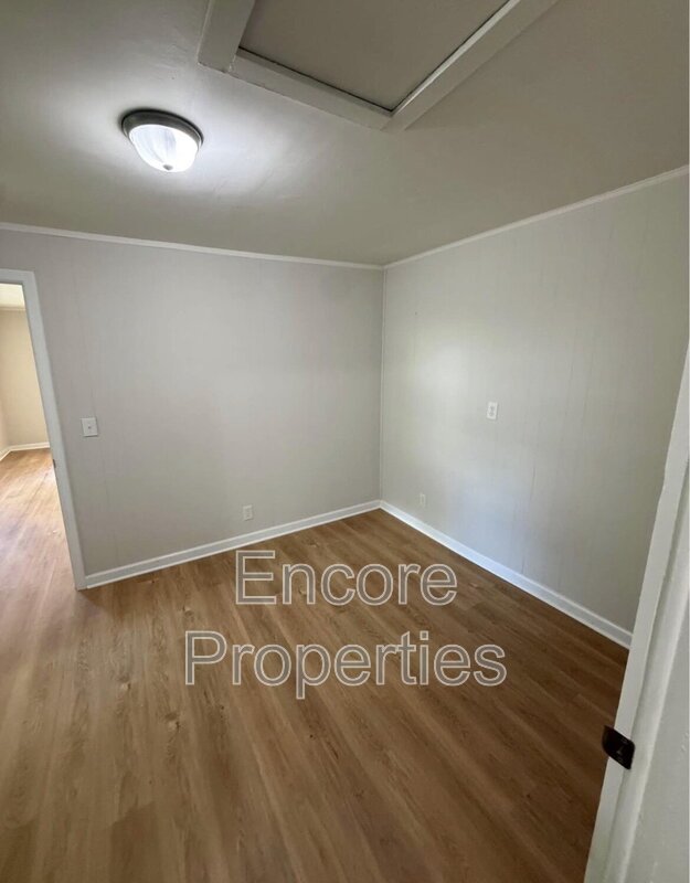 Renovated 1 bedroom apartment in the heart of Scotland Neck. Ready for new tenant! property image