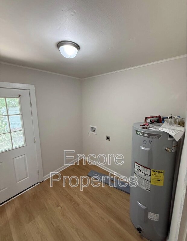 Renovated 1 bedroom apartment in the heart of Scotland Neck. Ready for new tenant! property image